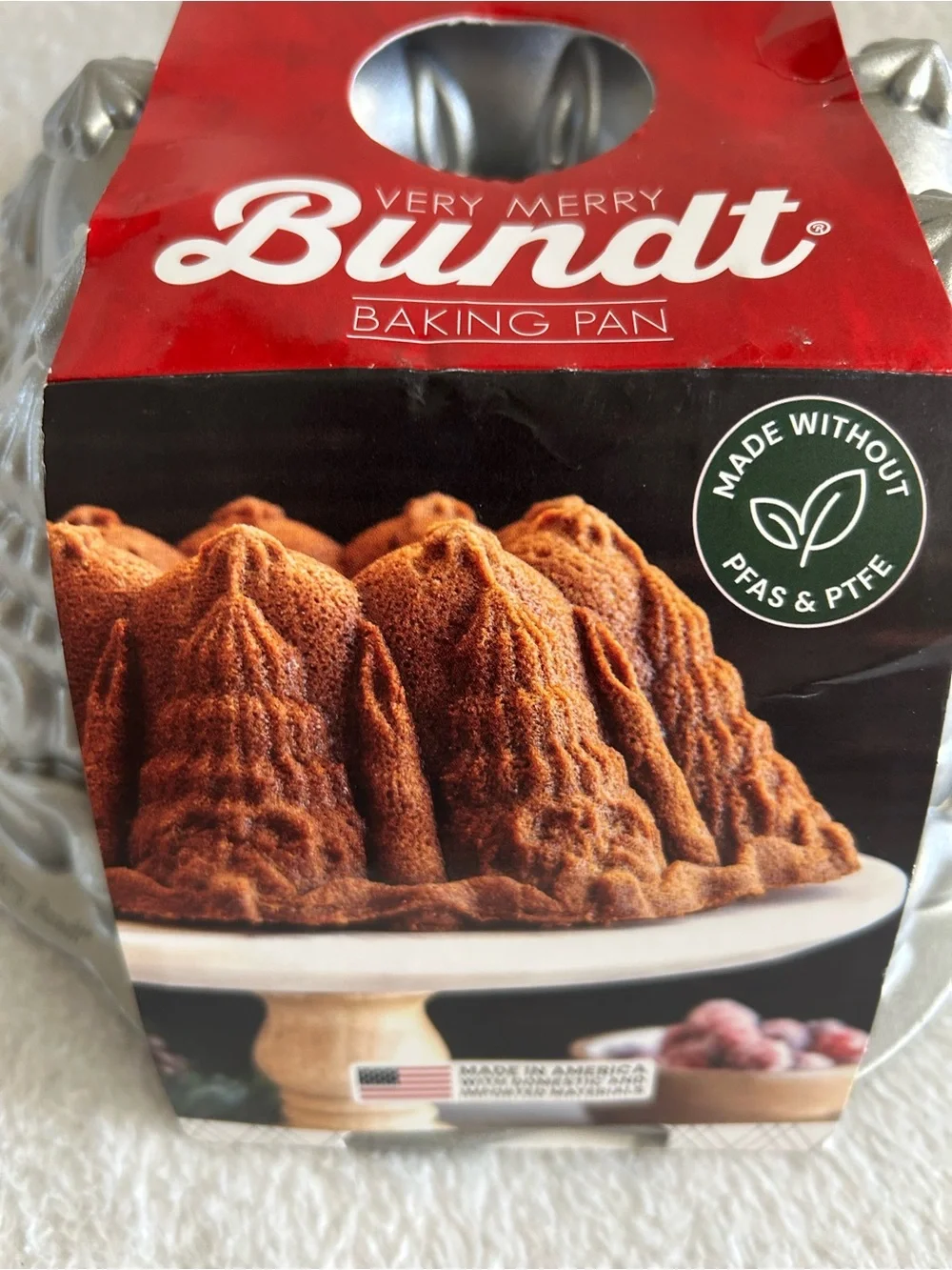 Nordic Ware Christmas Tree Bundt Pan Holiday Baking 10 Cup Very Merry New NIP